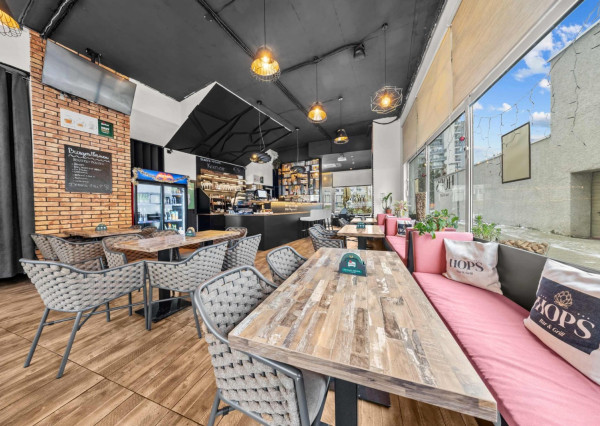 Zabehnutá gastro prevádzka na odstúpenie – Karlova Ves, Nám. sv. Františka